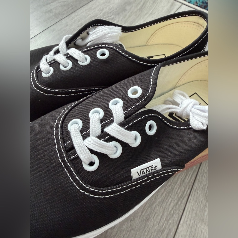 Vans Authentic Lowpro Women’s Shoes New in Box Black, Size 6 - Picture 6 of 10